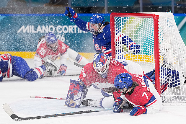 ONLINE: Česko - USA 1:5. Favoritky kontrolují utkání, na ledě se přitvrzuje