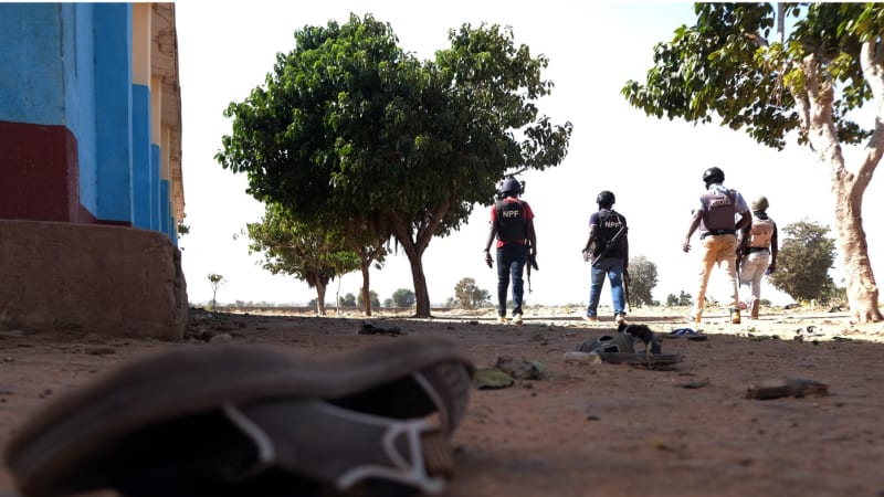 Islamističtí ozbrojenci odvlekli v Nigérii přes 300 lidí. Mezi unesenými jsou ženy a děti