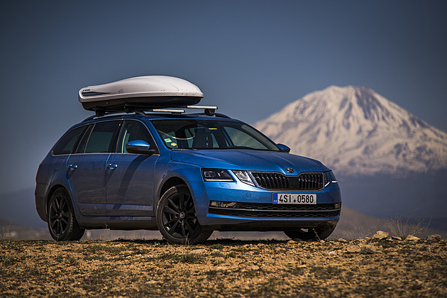 Íránem autem. Policie s radarem, chaos, nebezpečí a benzin za čtyři koruny