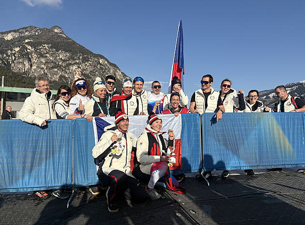 Lyžaři v kadeřnictví, vlajky v oknech i nápis pro Češku. Městečko žije paralympiádou