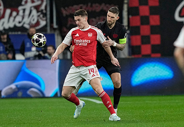 ONLINE: Arsenal z penalty srovnává s Leverkusenem. Pak šlágr Real - City