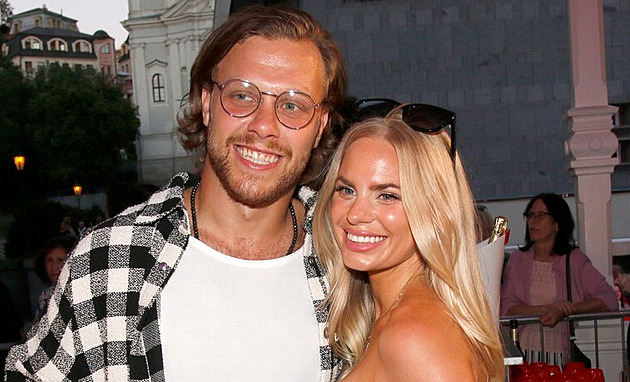 David Pastrňák je opět tatínkem. S manželkou mají další holčičku