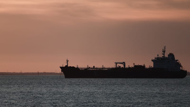 Napětí v Černém moři stoupá: Z úderu na tanker obvinil řecký ministr nepřímo Ukrajinu