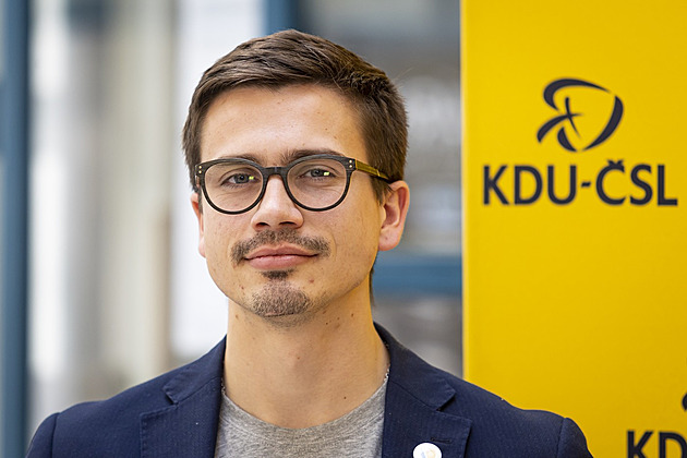 Opozice chce jednat o plánu koalice rušit poplatky ČT. Lidovci vyzvali Babiše