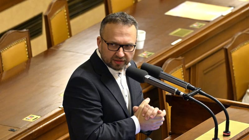 Nemáte koule se omluvit Pekarové, pustil se do šéfa SPD Jurečka. A vy je máte? znělo z hnutí