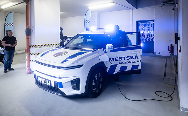Drony, psi i pušky. Jablonec vybavuje strážníky, nově budou sídlit na nádraží