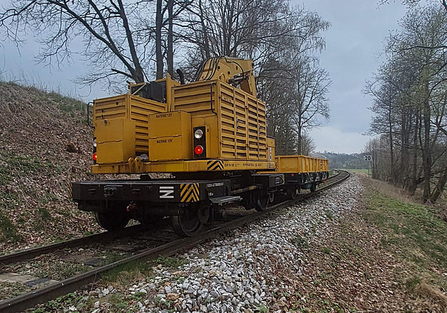 Z nádraží ujel pracovní vlak bez strojvedoucího, zastavil až po mnoha kilometrech