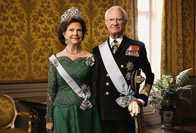 Král, který by vám i vanu vzal. Švédskému monarchovi Carlu XVI. Gustafovi je 80