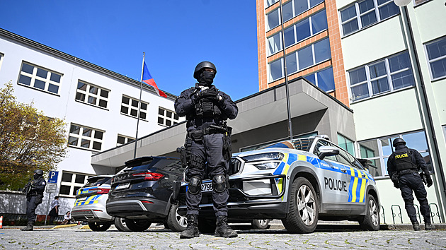 Soud poslal do vazby osmého obviněného ze žhářského útoku na halu v Pardubicích