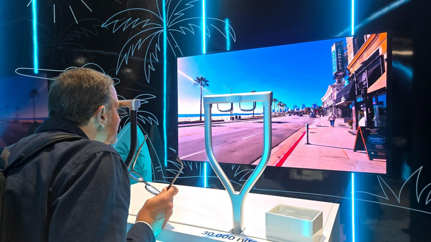 Budoucnost chytrých brýlí: Samsung odhalil revoluční mikrodispleje RGB OLEDoS