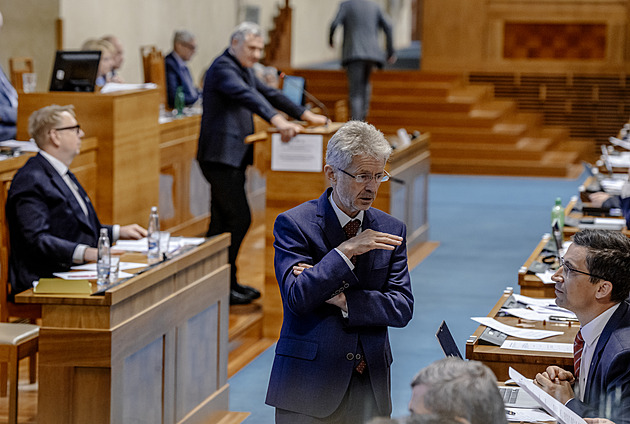 Změnu financování ČT, kterou plánuje vláda, označil Senát za nežádoucí
