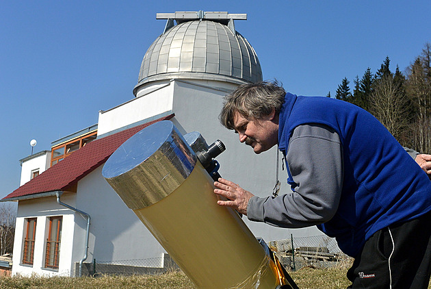 Má doma observatoř, zatmění z ní však neuvidí. Vadí mu v tom přírodní bariéra