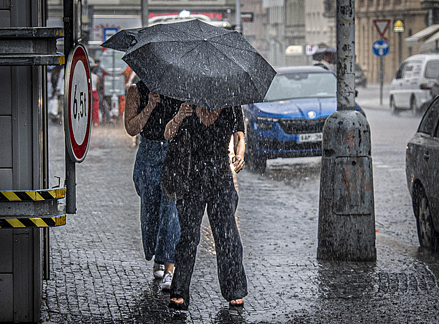 Česko zasáhnou silné bouřky, varují meteorologové. Mapa ukazuje, kde hrozí nejvíc